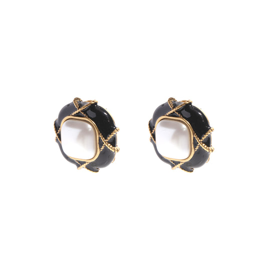 Siete Wonder - Pearl-Style Oval Stud Earrings