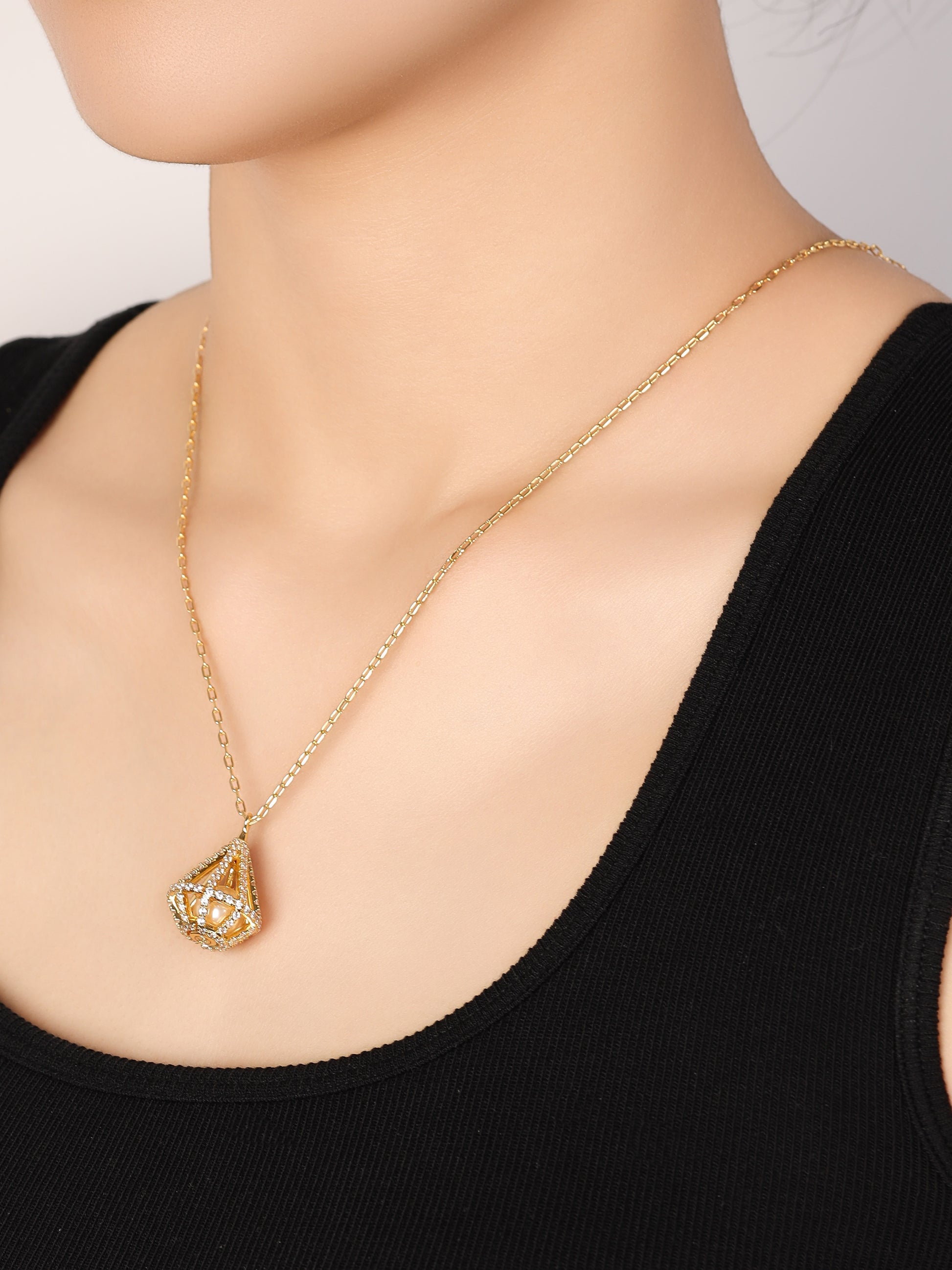 Siete Necklace - Golden Chamber