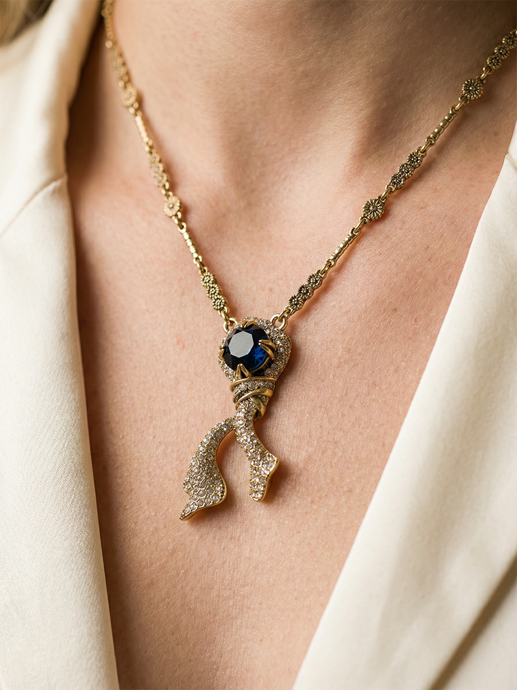 Siete Necklace - Knot of Love